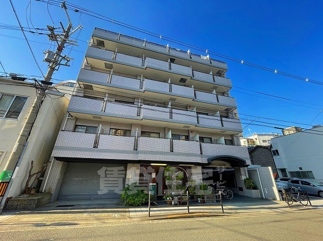 大阪市天王寺区餌差町のマンションの建物外観
