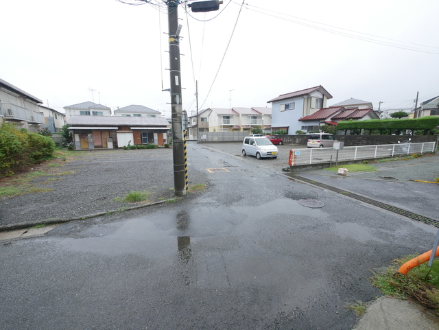 【厚木市妻田東のアパートの駐車場】