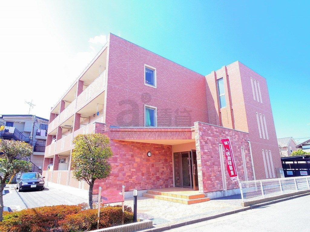 新座市野寺のマンションの建物外観