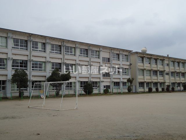 【ビレッジハウス米田1号棟の小学校】