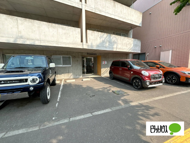 【札幌市西区二十四軒二条のマンションの駐車場】