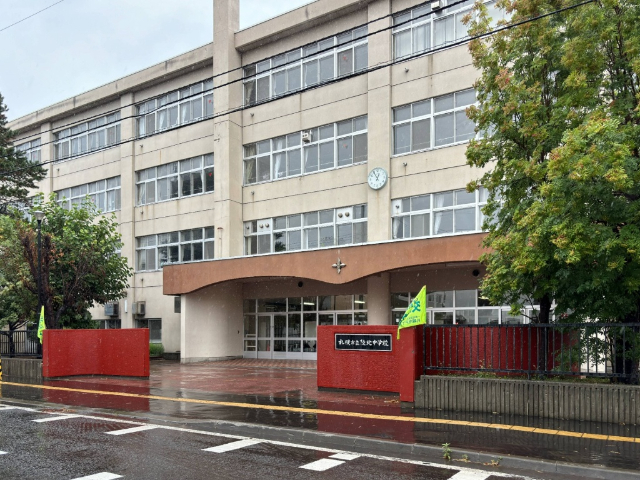 【札幌市西区二十四軒二条のマンションの中学校】