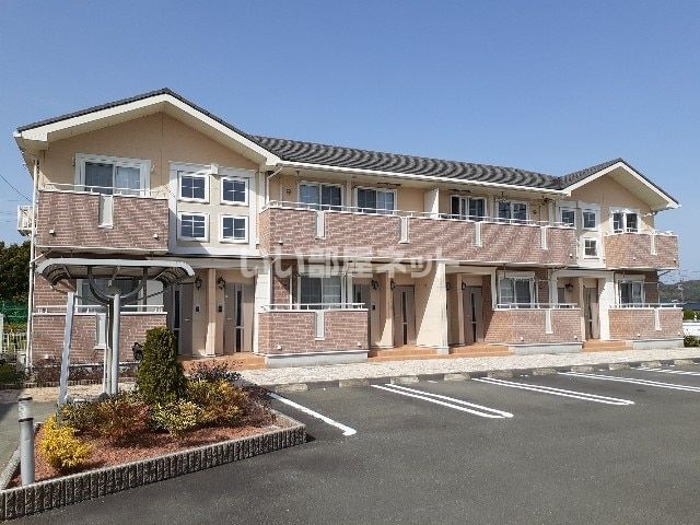 【御前崎市池新田のアパートの建物外観】