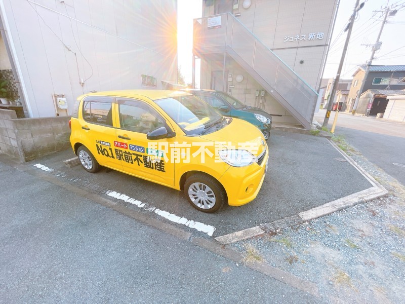 【ジュネス新地の駐車場】