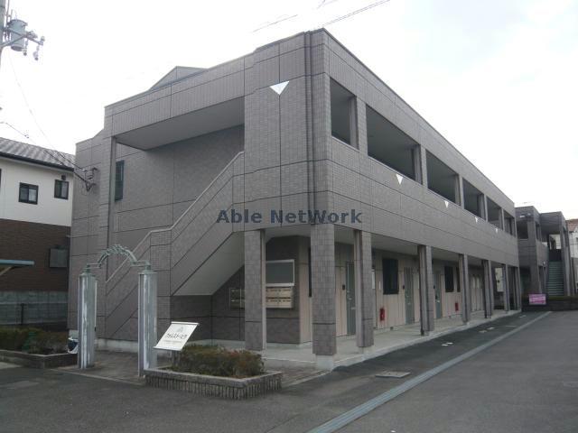 【伊予郡松前町大字南黒田のアパートの建物外観】