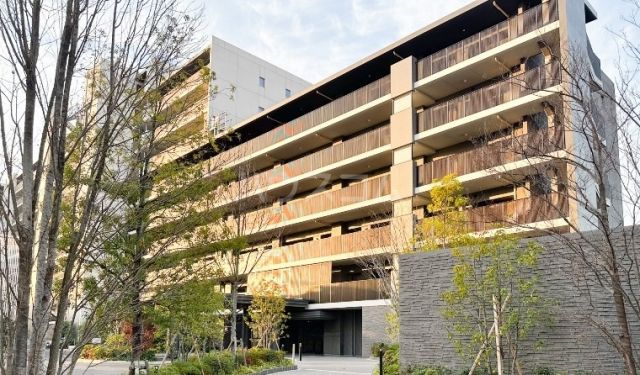 【横浜市都筑区川和町のマンションの建物外観】