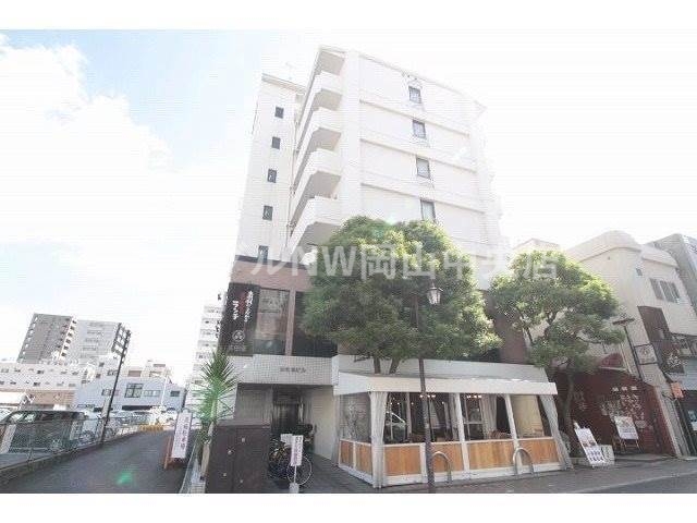 【岡山市北区幸町のマンションの建物外観】