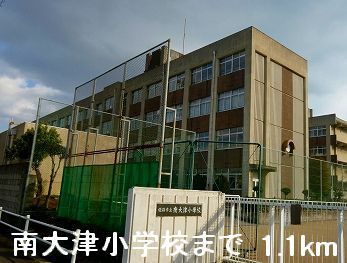 【ジュネス　エレガンシアの小学校】