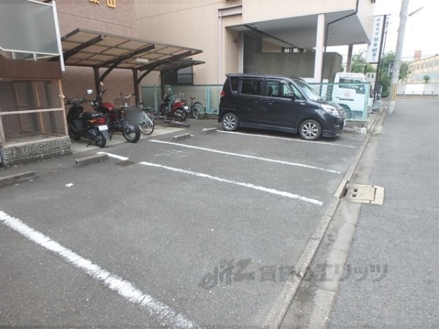 【京都市左京区田中北春菜町のマンションの駐車場】