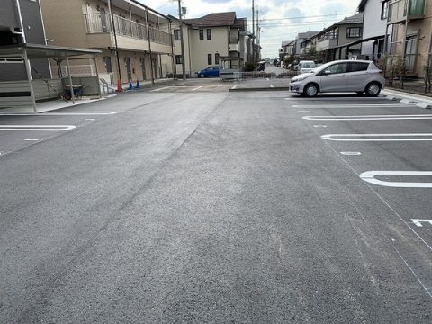 【近江八幡市土田町のアパートの駐車場】