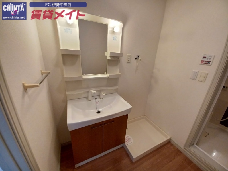 洗面設備　同型タイプのお写真です。