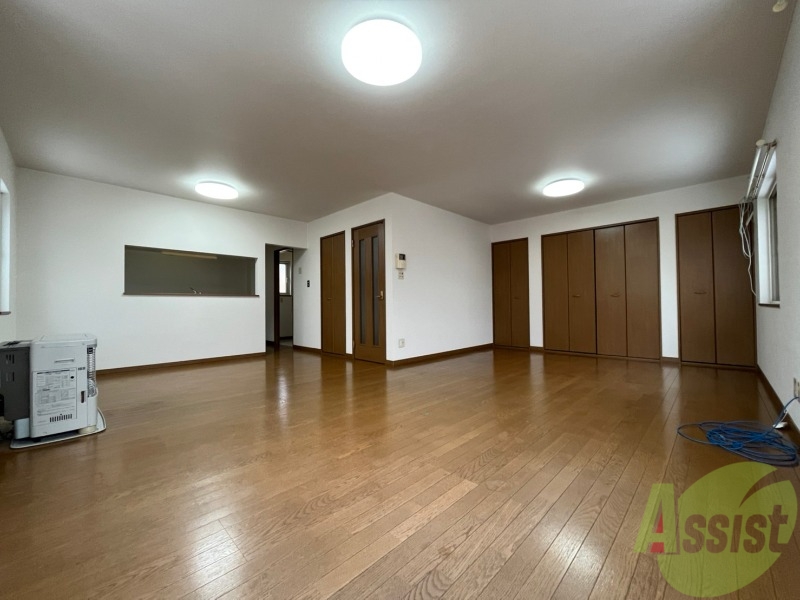 居室・リビング　広くてキレイなお部屋が広がっていて、充実した生活が送れそう。