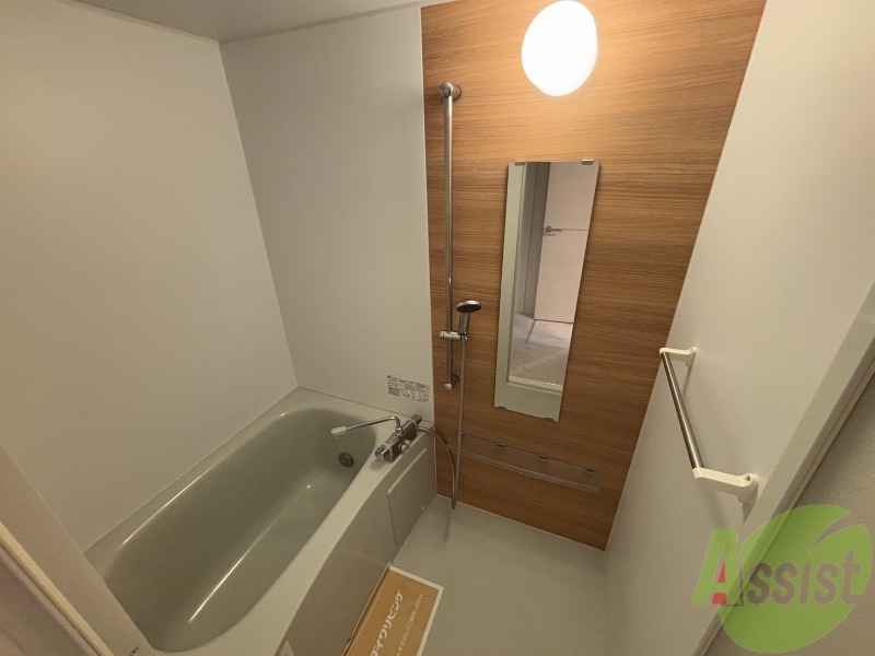 バス・シャワールーム　浴室は広めの造りになっているので快適ですね。