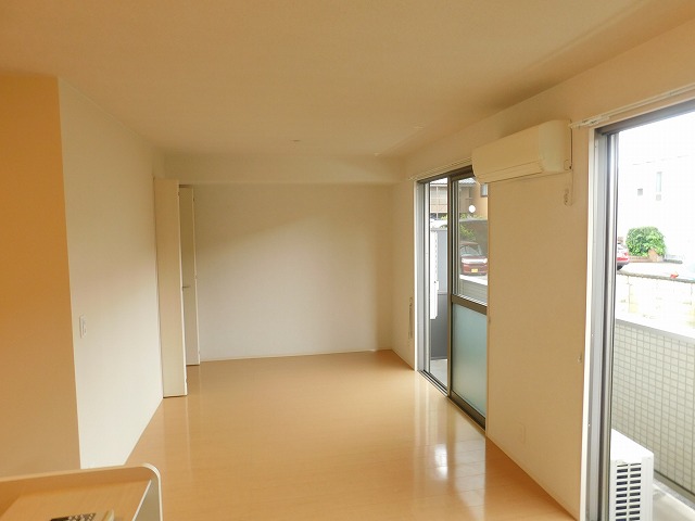 居室・リビング　※同建物同型別のお部屋