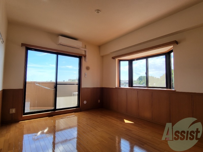 居室・リビング　日当りの良い、広めのお部屋となっております