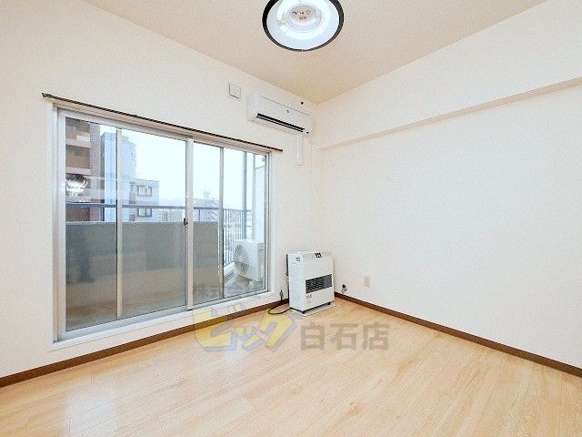 居室・リビング　陽当たり良好で明るいマンションです♪