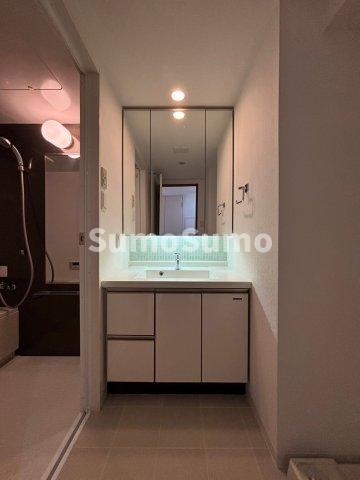 洗面設備　スペースが確保できる洗面所です