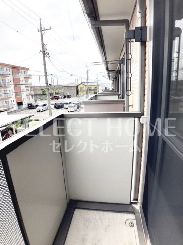 バルコニー　開放的で明るい空間を演出してくれるバルコニーです 同型タイプ