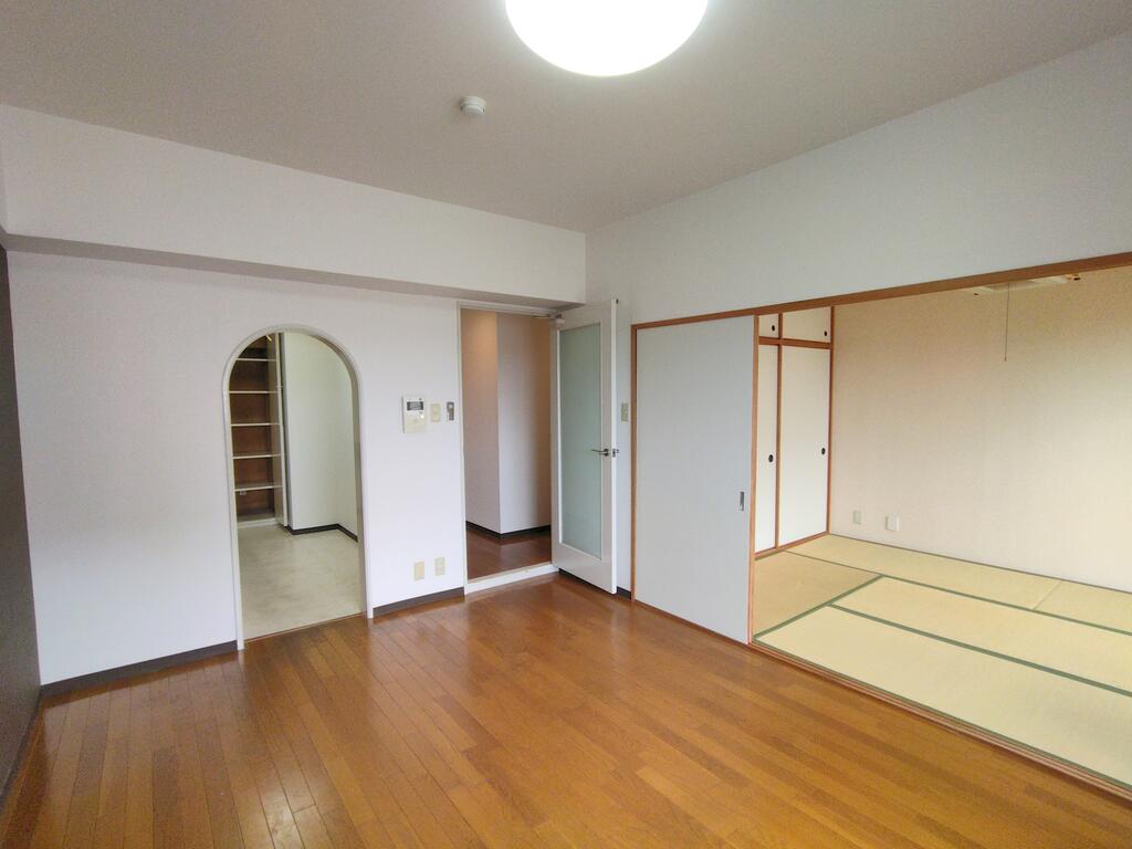 居室・リビング　明るいリビング