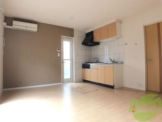 居室・リビング　９．８帖のダイニングキッチン。ご飯を食べるところですね。