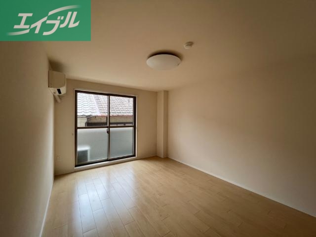 居室・リビング　室内