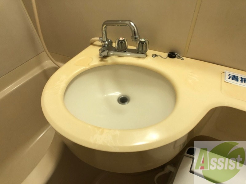 洗面設備　ユニットバス内の洗面台です。朝の身支度もスムーズです。