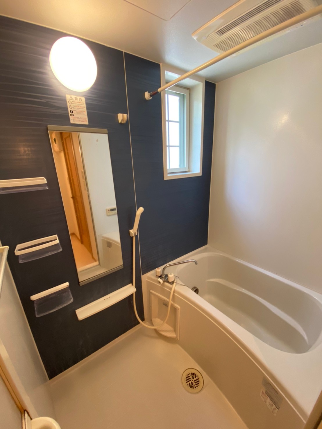 バス・シャワールーム　同建物別号室　嬉しい！ホテルのようなバスルーム！追い炊き機能