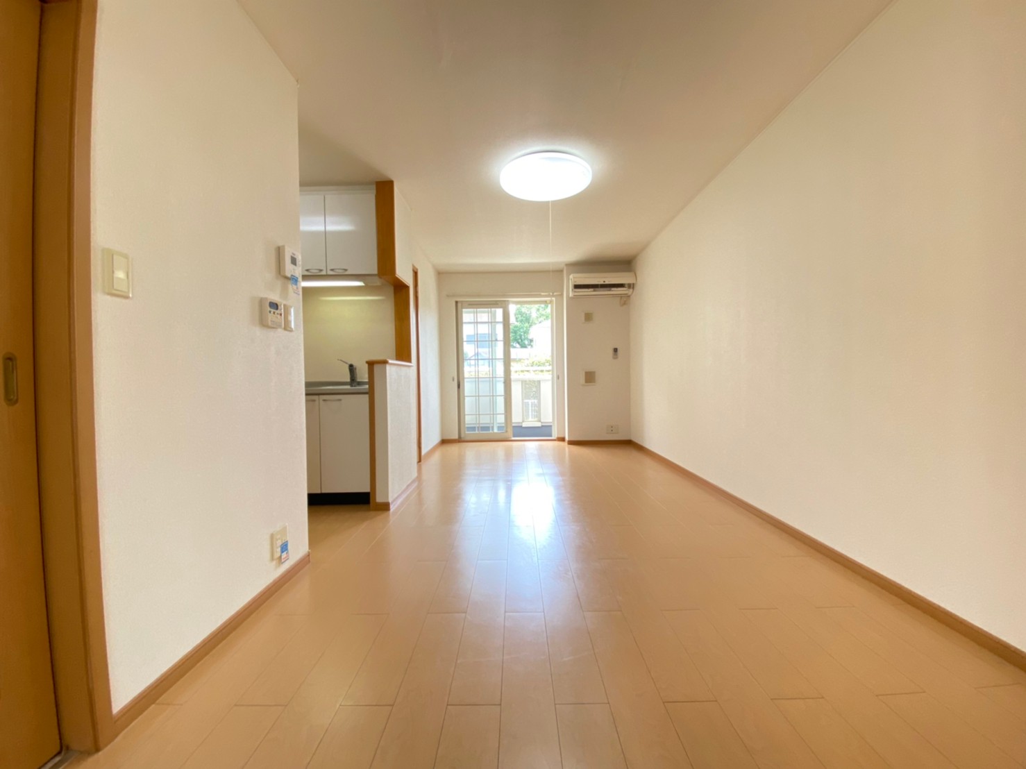 居室・リビング　同建物別号室