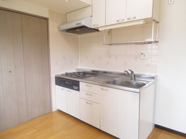 キッチン　収納がたっぷりついたキッチンです