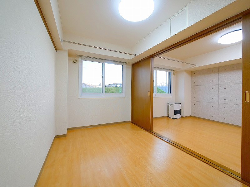 その他部屋・スペース　ベッドルームもスッキリしていて配置がしやすいです♪