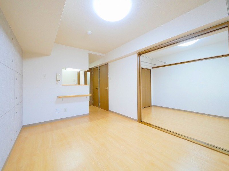 居室・リビング　広めのリビングはおしゃれに内装済みです♪