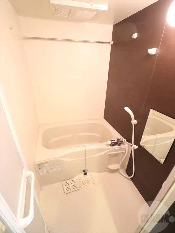 バス・シャワールーム　浴室乾燥機付きバスルーム