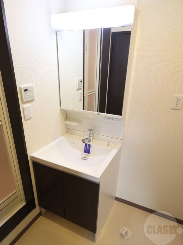 洗面設備　シャンプードレッサー付き洗面台