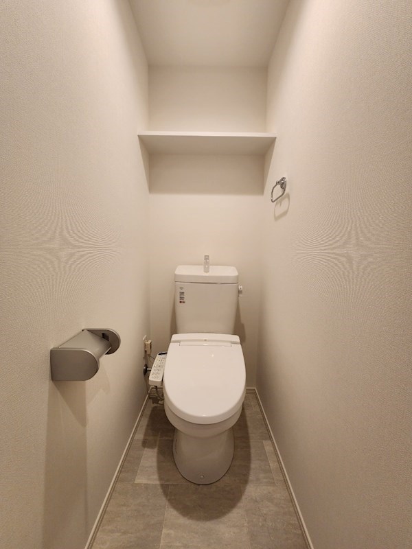 トイレ　※別号室の参考写真になります。