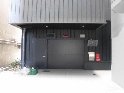 駐車場　エントランス
