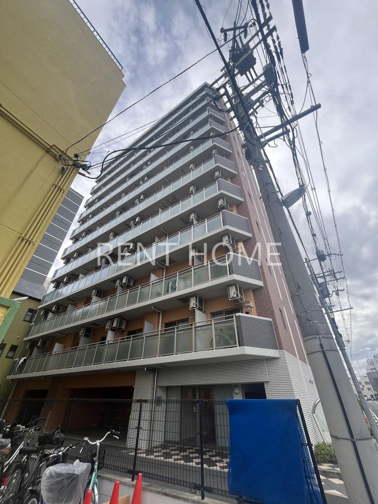 建物外観　鉄筋コンクリート造の１１階建ての建物です。