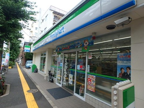 コンビニ　ファミリーマート 千駄木五丁目店（コンビニ）まで17m