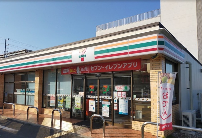コンビニ　セブンイレブン（コンビニ）まで700m