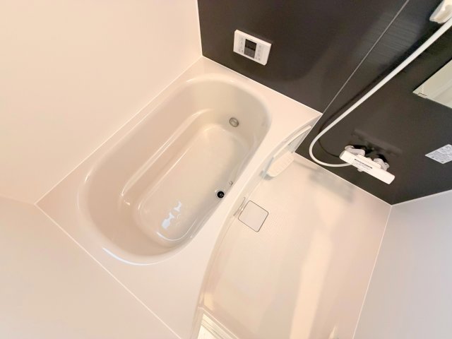 バス・シャワールーム　広めのお風呂は一日の疲れを癒してくれます。