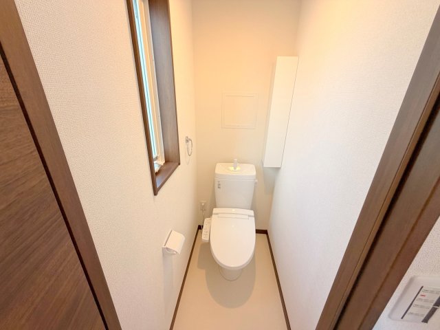 トイレ　綺麗なトイレにはウォシュレット標準装備です。