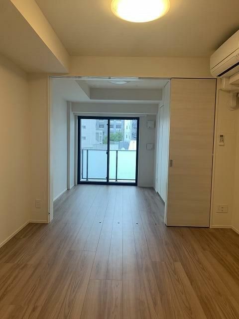 居室・リビング　※別部屋の参考写真です。