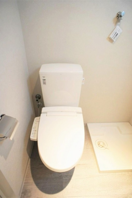 トイレ　落ち着いた色調のトイレです