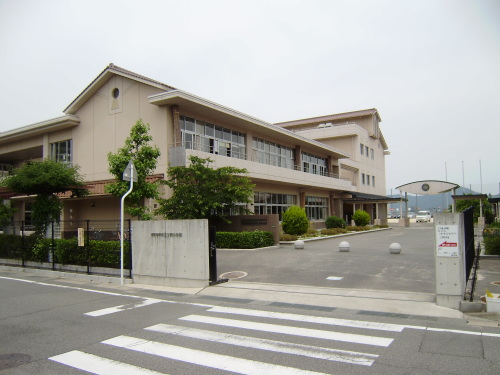 小学校　東広島市立三ツ城小学校（小学校）まで623m