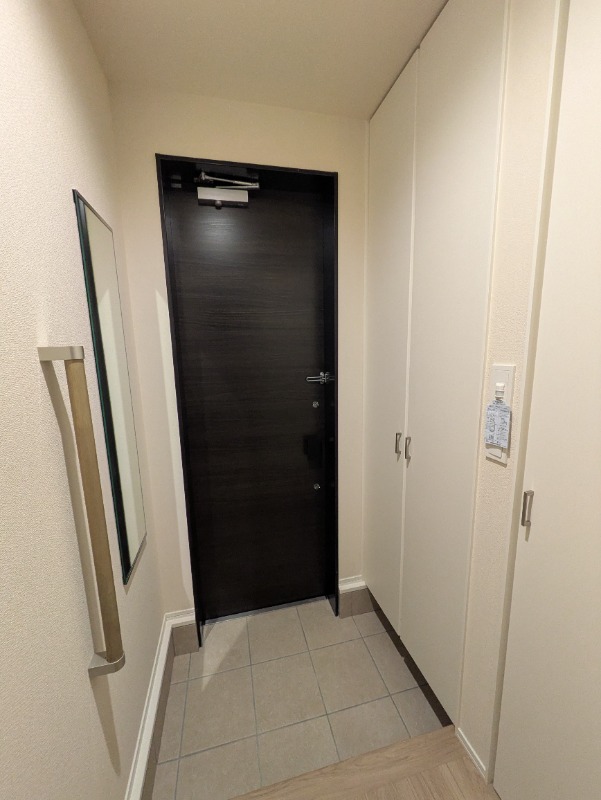 玄関　大きな下駄箱がある玄関