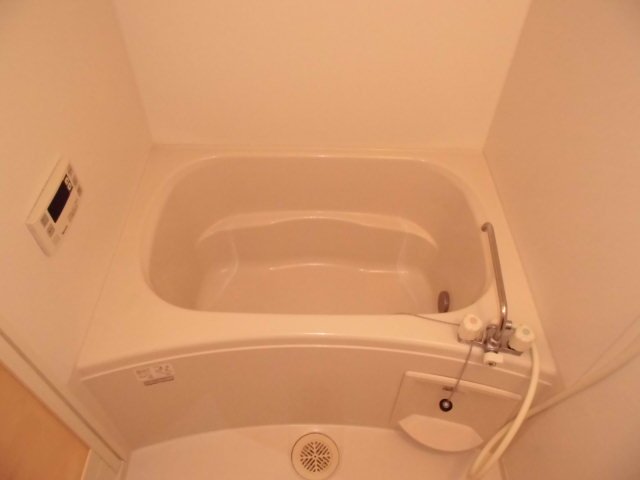 バス・シャワールーム　バスとトイレは完全個別です。
