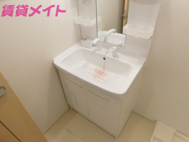 洗面設備　同物件別部屋の写真