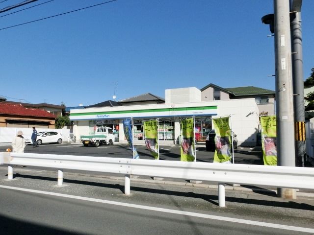 コンビニ　ファミリーマート（コンビニ）まで230m
