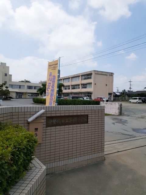 小学校　伊勢崎市立三郷小学校（小学校）まで3856m