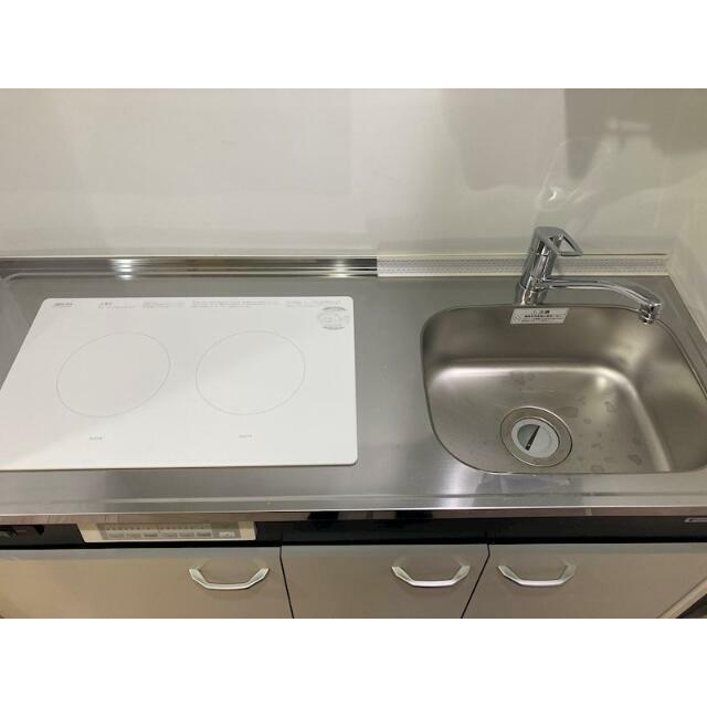 キッチン　一人暮らしに丁度いいサイズ、お手入れ楽々のＩＨキッチンです！