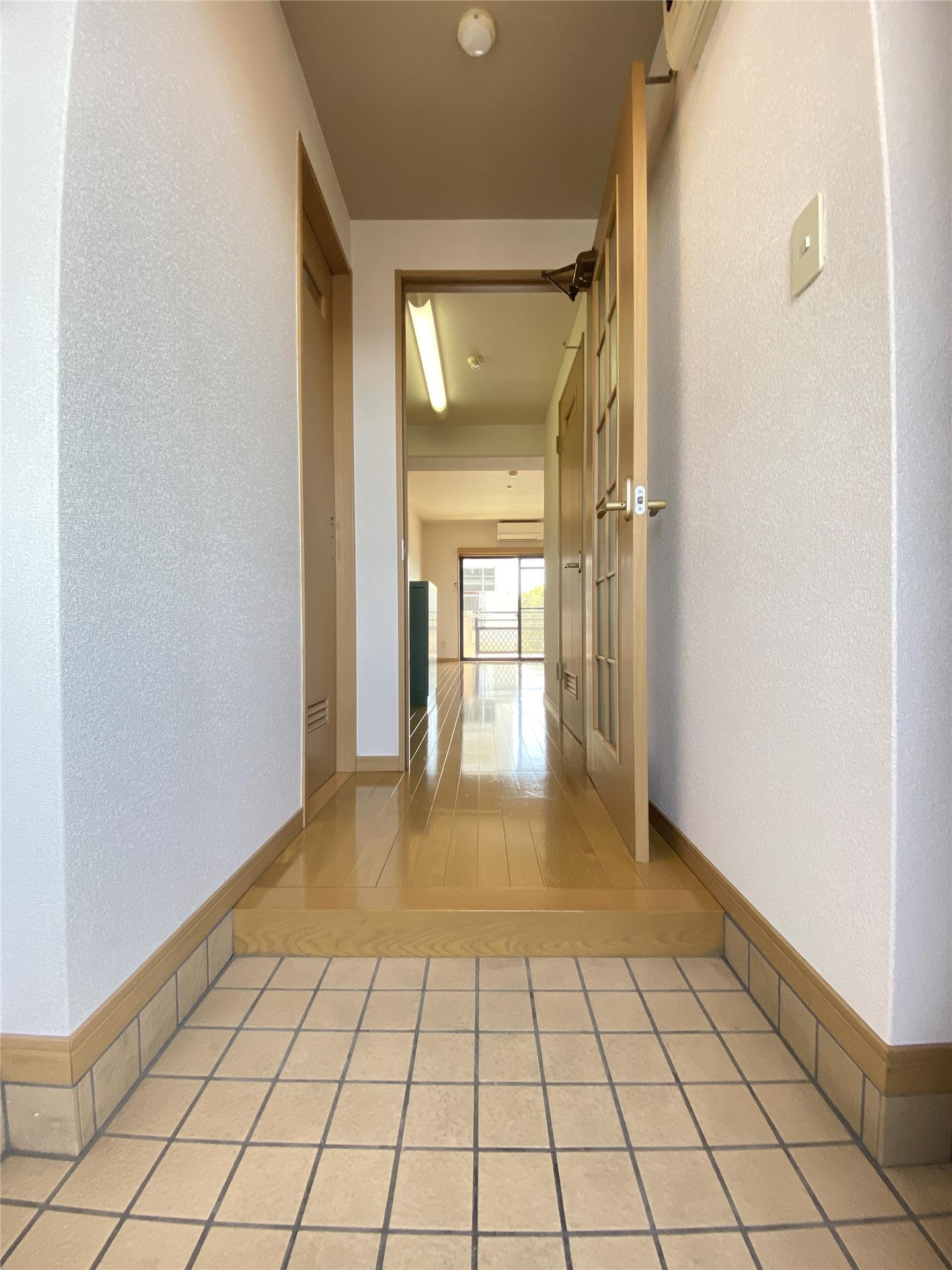 フォレストハイム新屋敷の玄関写真